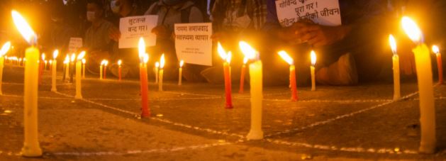 स्वास्थ्य क्षेत्रमा सुधारको माग गर्दै अनसनरत चिकित्सक केसीको स्वास्थ्य गम्भिर÷उनको समर्थनमा मैनबत्ति बालियो