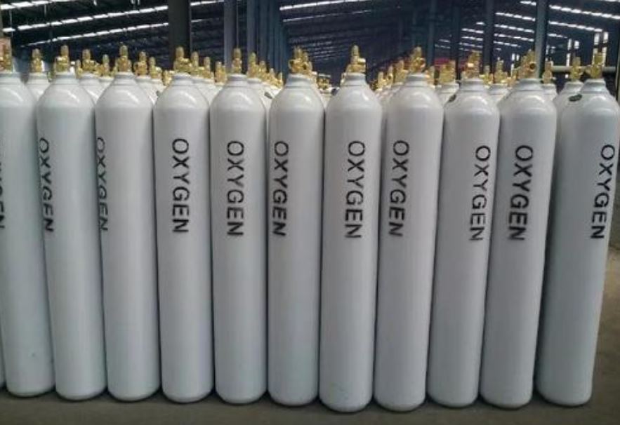 खाडीका नेपाली श्रमिकले पठाए नेपालमा ५ सय ६० थान अक्सिजन सिलिण्डर