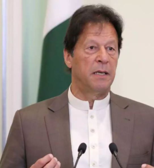 पाकिस्तानका प्रधानमन्त्री इमरान खान ७ संसदको मत लिन नसक्दा पदमुक्त