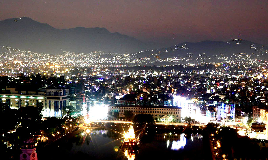 लक्ष्मीपूजाको अवसरमा धपक्क बल्यो काठमाडौ उपत्यका र देशका सहर