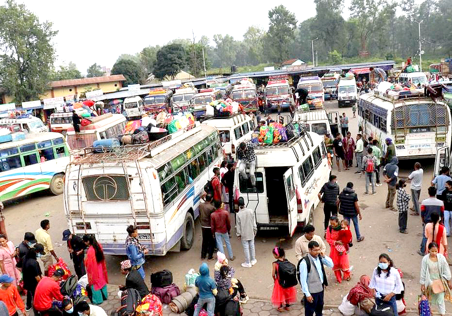 घटस्थापनादेखि बिहिबारसम्म २ लाख ६२ हजार काठमाडौँबाट बाहिरिए